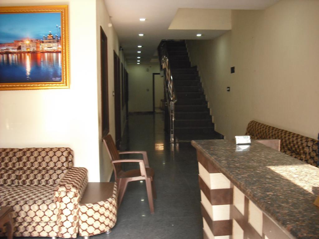 אמריצר Hotel Gs Paradise מראה חיצוני תמונה