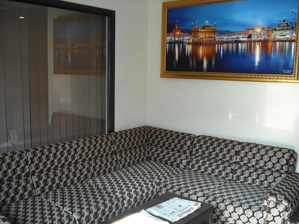 אמריצר Hotel Gs Paradise מראה חיצוני תמונה