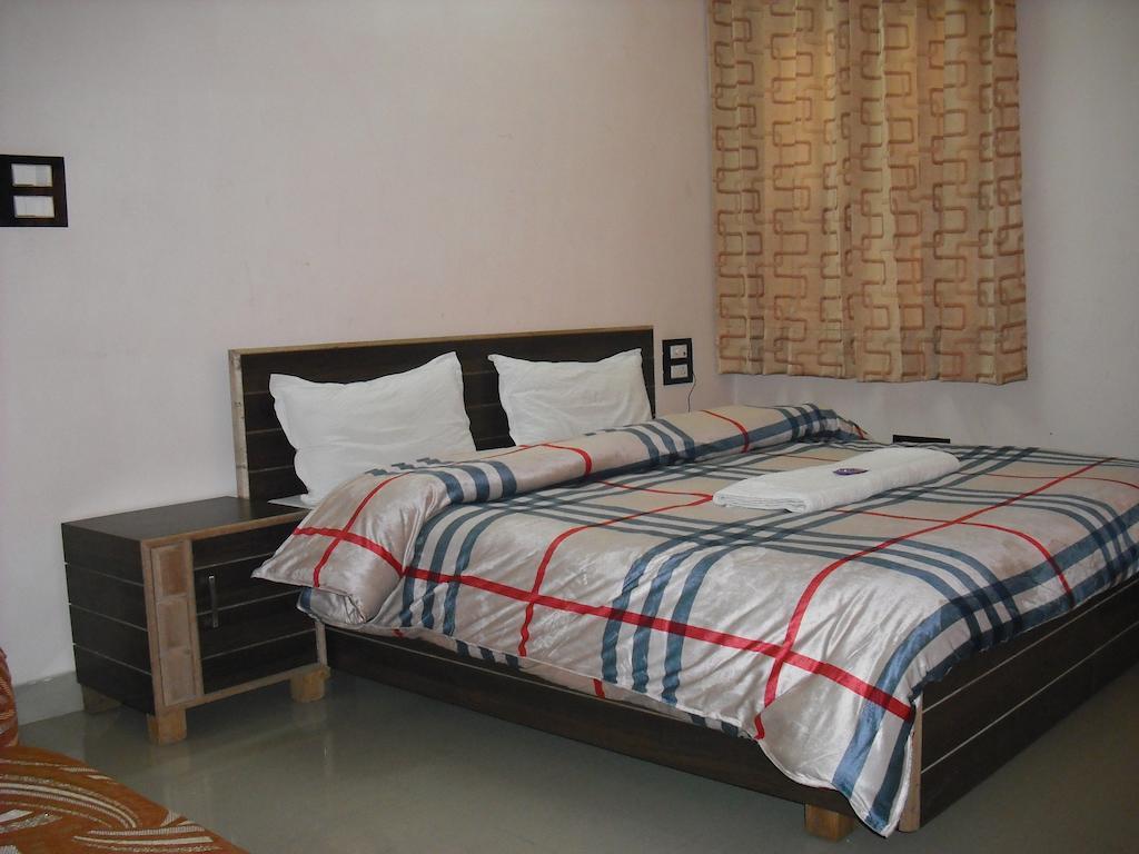 אמריצר Hotel Gs Paradise חדר תמונה