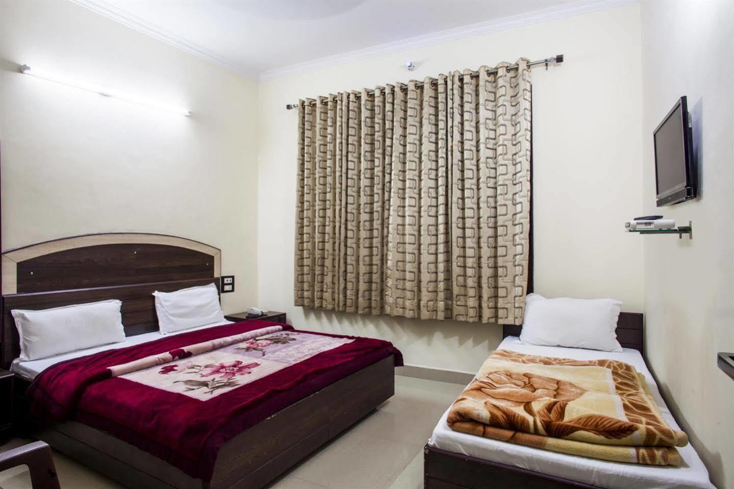 אמריצר Hotel Gs Paradise מראה חיצוני תמונה